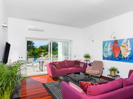 Open-plan dining and kitchen area